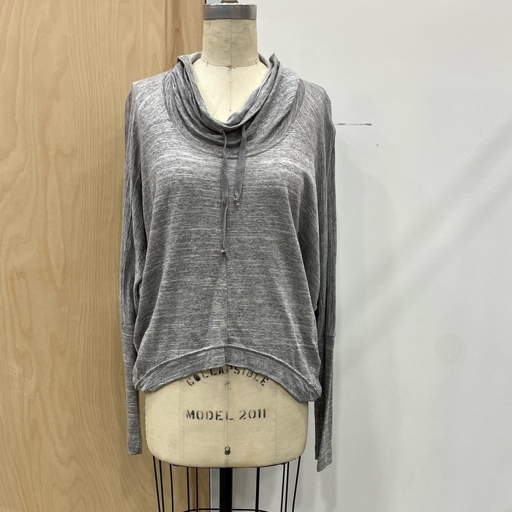 Hooded light weight pullover